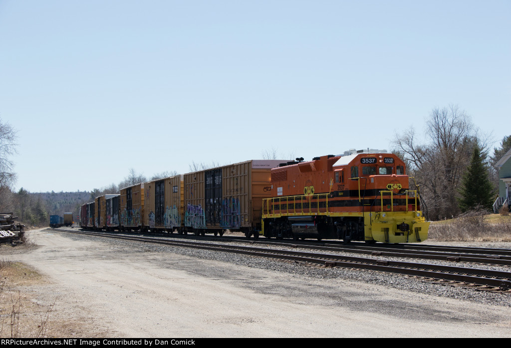 QGRY 3537 Leads 512 at Danville Jct. 